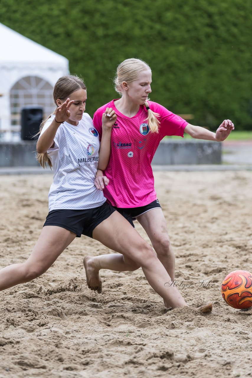 Bild 103 - wBJ/wCJ Beachsoccer Cup